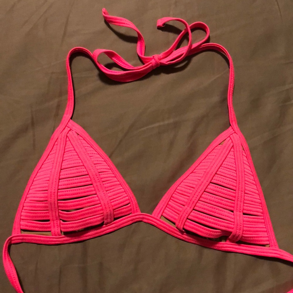 Beach bunny hard summer top